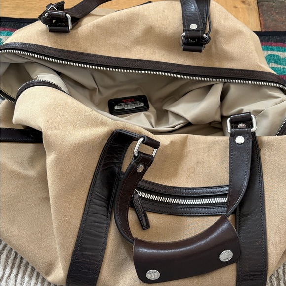 Tumi Duffle tan with leather straps - Picture 4 of 11